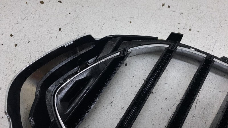 8070470 2017-2021 BMW 530e G30 Front Passenger Side Bumper Kidney Grille Right 8070470