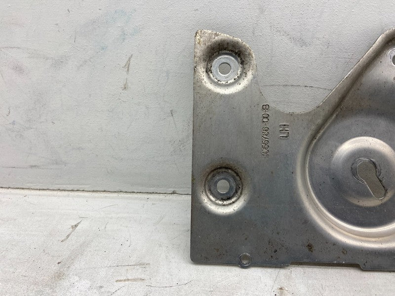 105576600B ⭕ 2012-2020 Model S Rear Left Subframe Shear Plate Retainer Bracket 1055766-00-B