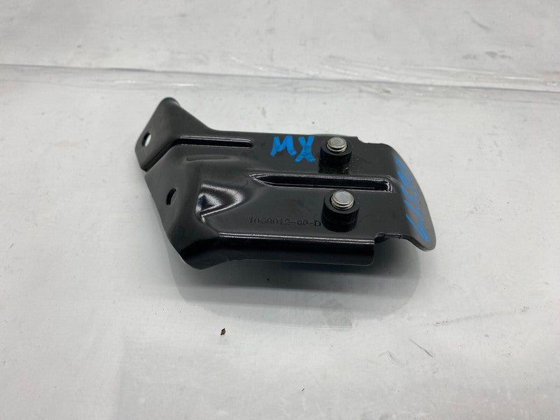 1060012 00 D ⭕16-20 Tesla Model X Rear Left Trim Trunk Liftgate Tie Down Bracket 1060012-00-D