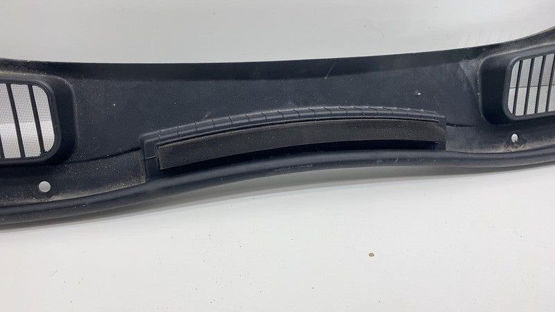 DM51R02216AB 2013-2018 Ford C-Max Front Windshield Wiper Cowl Vent Trim Panel Cover Assembly