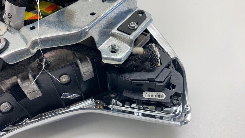 103677801B 2016-2020 Tesla Model X Steering Wheel Airbag Module w/ Retainer Plate Bracket