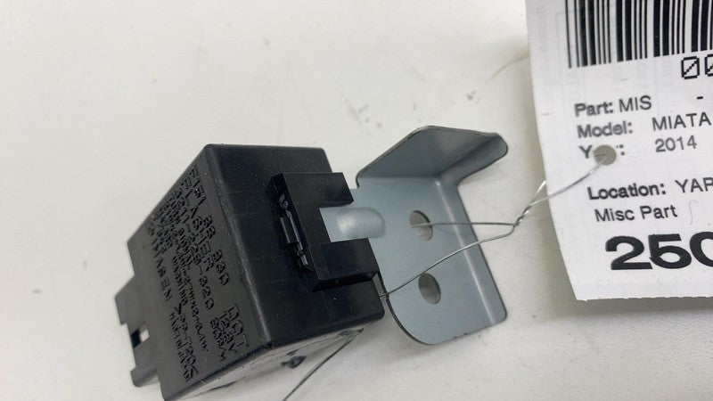 F15166830 ⭕ 2014 Mazda MX-5 Miata Hazard Warning Flasher Unit w/ Bracket OEM F15166830