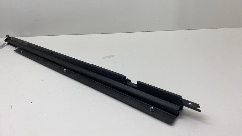 PT00000361H ⭕ 2022 Rivian R1T Passenger Right Luggage Compartment Panel Guide PT00000361-H