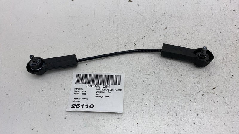 ⭕ 2025 Rivian R1S Lower Tailgate Support Cable Strap Assembly