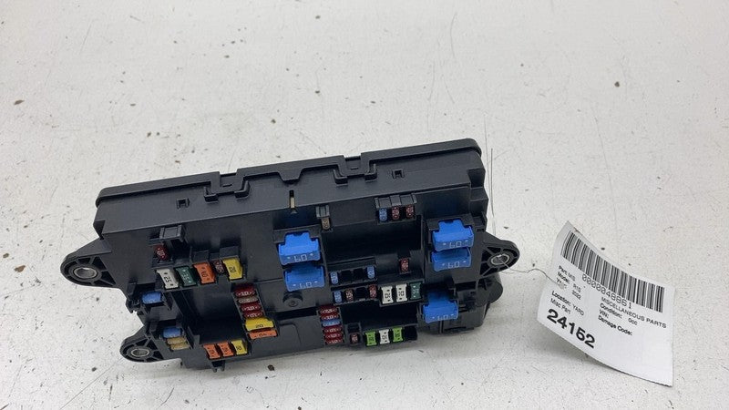 PT00031575E 2022-2024 Rivian R1T R1S Left Dash Fusebox Power Relay Control Module ECM Assy