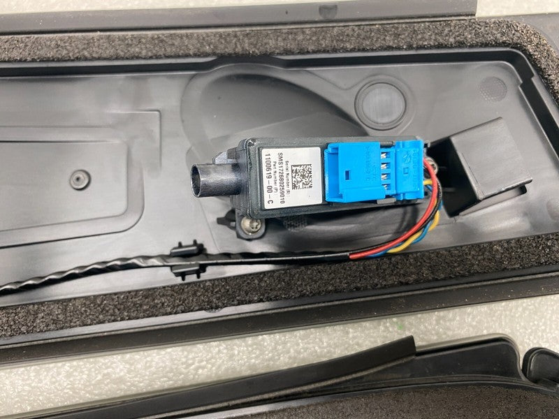 ⭕ 17-23 Model 3 Left & Right B-Pillar Glass Molding 1100441-00-C / 110