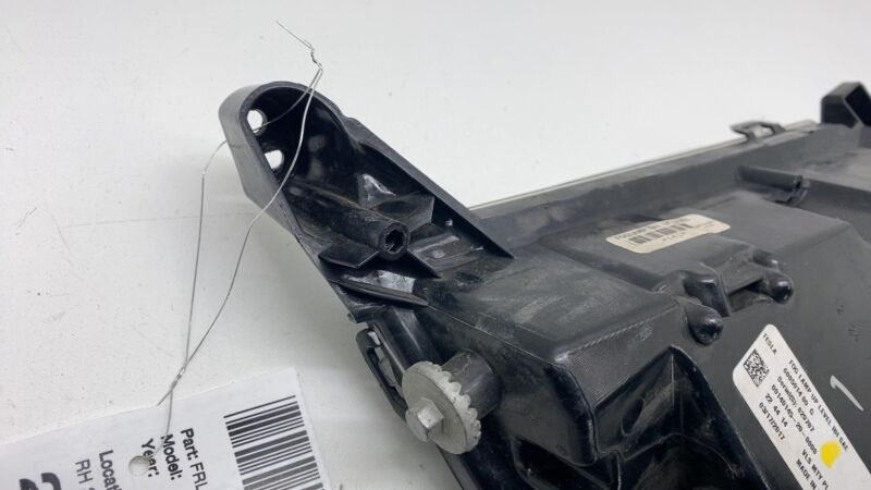 600591400G 2012-2020 Tesla Model S Front Passenger Side LED Fog Light Cornering Lamp Right