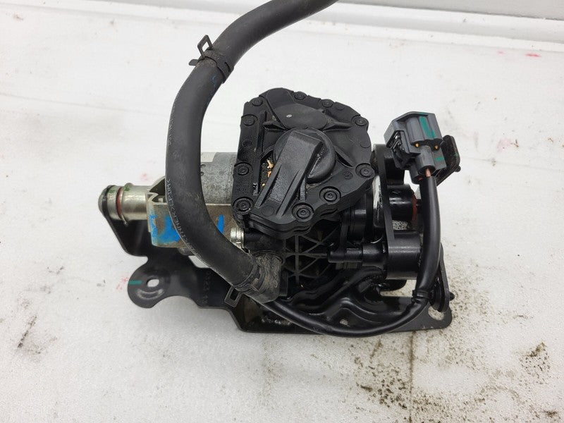 100343900A 12-15 Model S Brake Servo Booster Vacuum Pump & Isolator w/ Bracket 1003439-00-A
