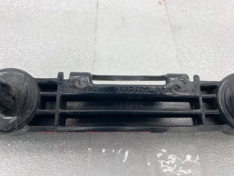 1003692 00 C ⭕ 12-20 Model S Driver Side Skirt Rocker Molding Panel Bracket Left 1003692-00-C