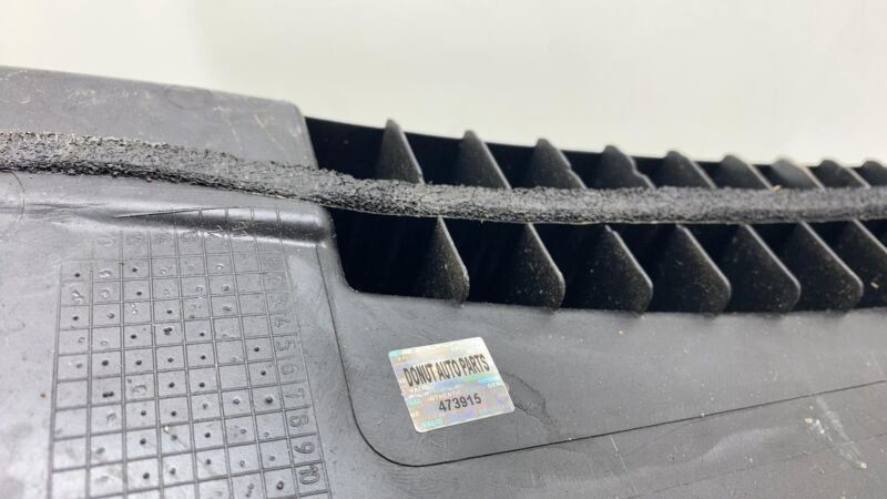DM51R02216AB 2013-2018 Ford C-Max Front Windshield Wiper Cowl Vent Trim Panel Cover Assembly