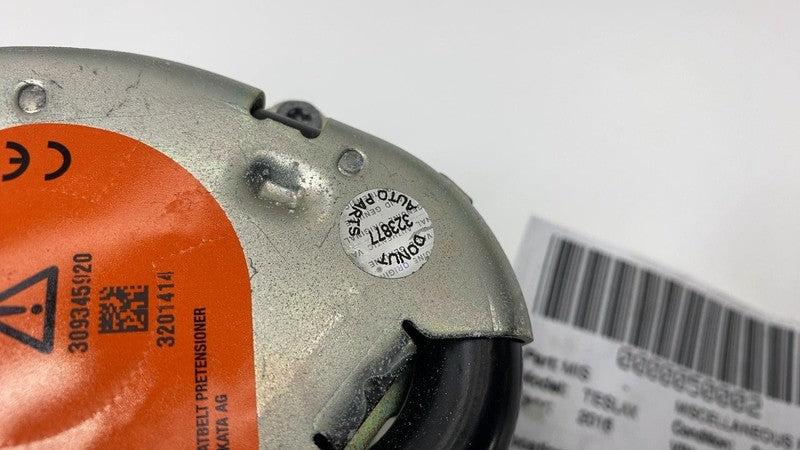 2016-2020 Tesla Model X Front Passenger Side 1st Row Seat Belt & Retra