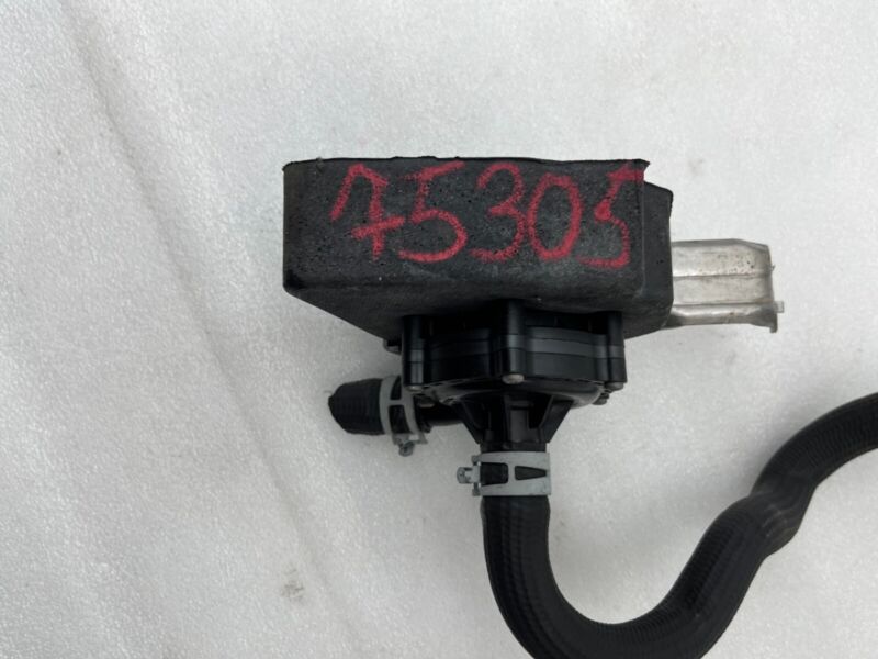 105747300F 2012-2020 Tesla Model S MS Auxiliary Water Coolant Pump w/ Coolant Hose Assembly