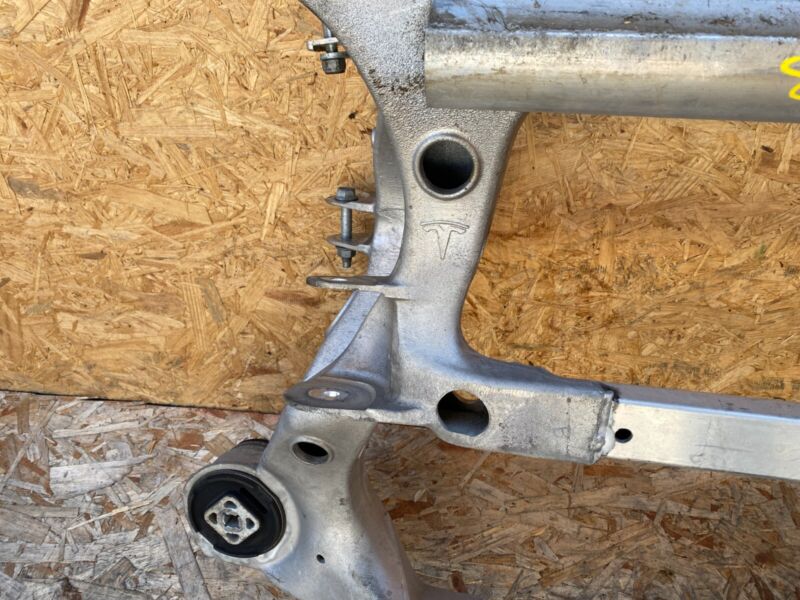 104880200A ⭕ 2016-2020 Tesla Model X Rear Subframe Cradle Crossmember Carrier 1048802-00-A