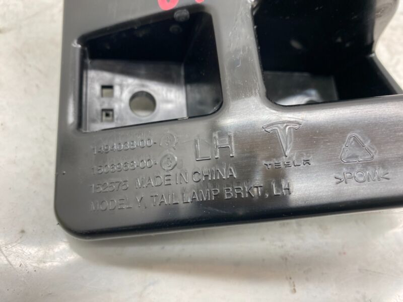 1494038-00-D ⭕ 20-24 Model Y Rear Driver Tail Lamp Taillight Bracket Assy Left 1494038-00-D