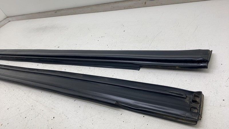 PT00002356 ⭕ 22-24 R1T Left & Right Skirt Rocker Panel Molding Seal PT00002356 / PT00002361