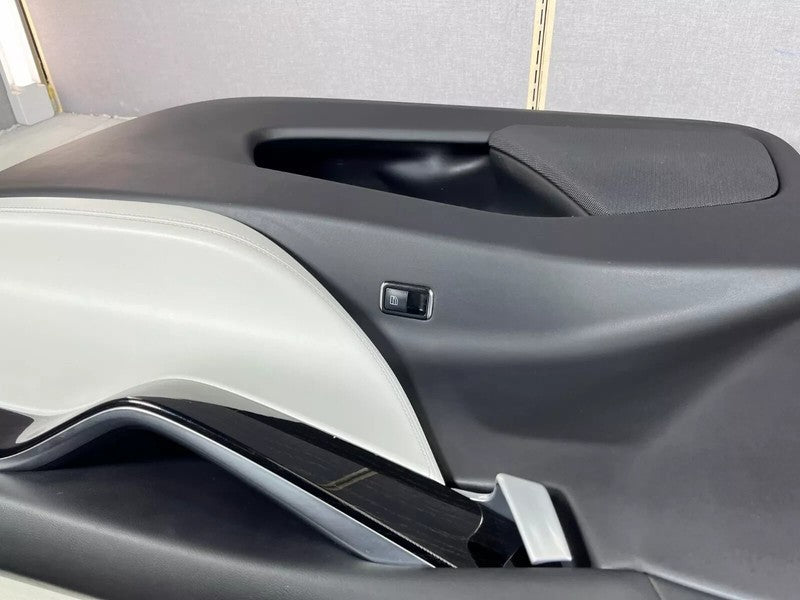 105548318I ⭕ 16-20 Model X Front Right Door Panel Trim Card Cover w/ Molding 1055483-18-I