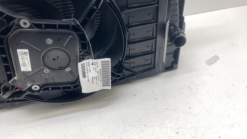 8641949-02 ⭕ 2014-2020 BMW i3 I01 Front Radiator A/C Condenser Fan Shroud Assembly 8641949
