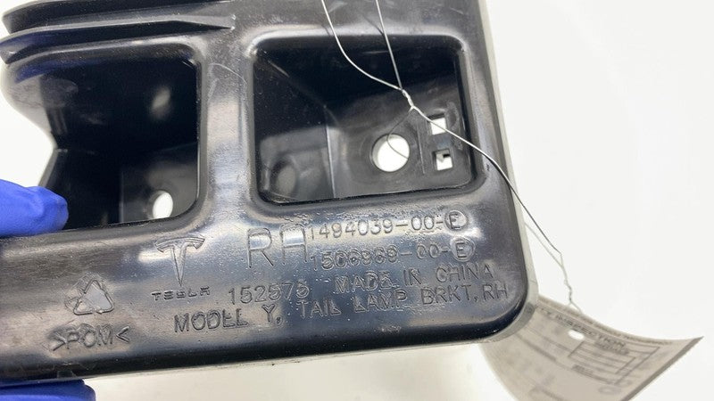 149403900E ⭕ 2020-2024 Tesla Model Y MY Rear Right Taillight Tail Lamp Bracket 1494039-00-E