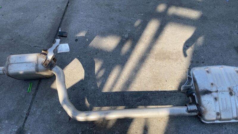 ⭕ 2017-2024 Chrysler Pacifica Exhaust Muffler Pipe & Resonator FWD Assembly OEM