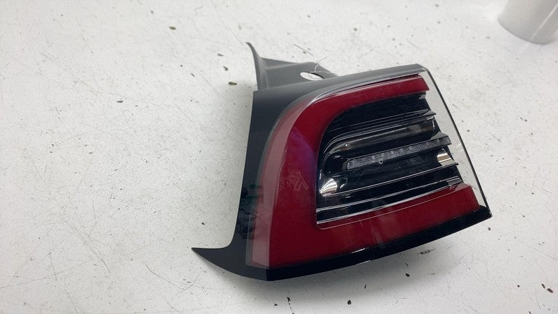 ⭕ 17-22 Tesla Model 3 Rear Left Outer Exterior Taillight Tail Lamp 3-P