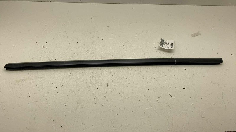 149571200D ⭕20-24 Model Y Front Passenger Door Window Outer Belt Seal Right RH 1495713-00-D
