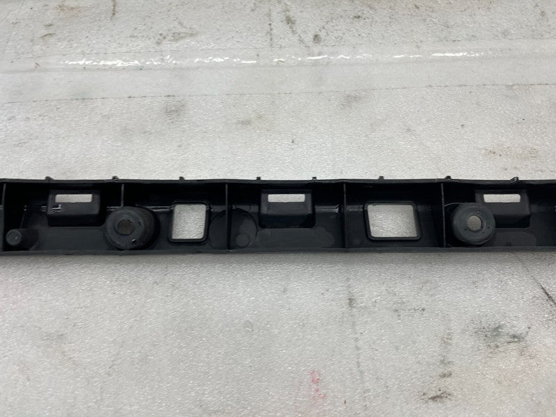 104669000B ⭕ 16-23 Model X Driver Side Rocker Carrier Panel Trim Bracket Left 1046690-00-B