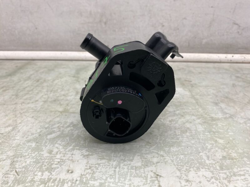 105723500F 2016-2020 Tesla Model S MS Electric Auxiliary Coolant Water Pump w/ Bracket Assy