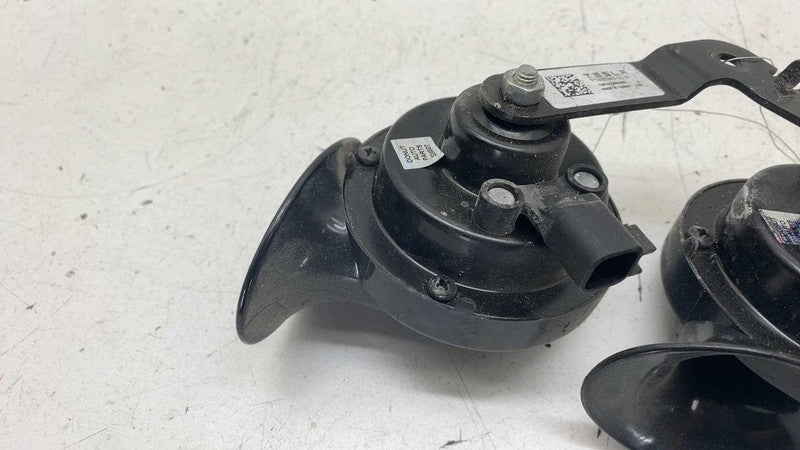 148694300A ⭕ 2017-2023 Tesla Model 3 M3 High + Low Pitch Tone Horn w/ Bracket 1486943-00-A
