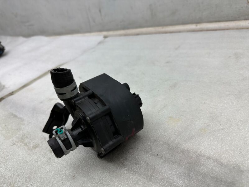 105723500F 2016-2020 Tesla Model S MS Electric Auxiliary Coolant Water Pump w/ Bracket Assy