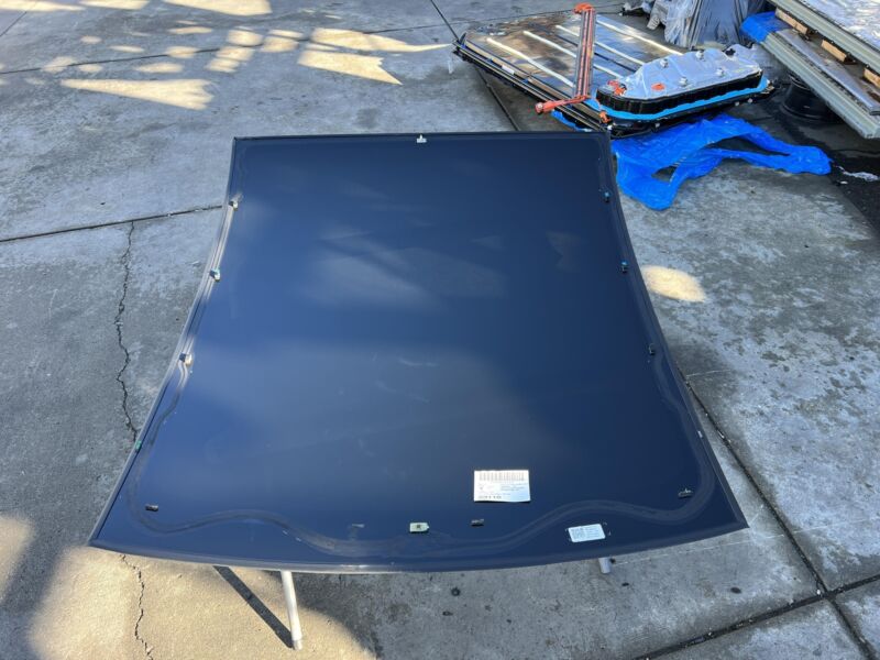 1509131-00-E 2020-2024 Tesla Model Y MY Panoramic Sunroof Fixed Roof Glass Moonroof Assembly