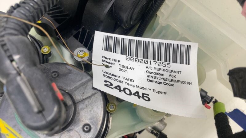 150202200E 20-23 Model Y Supermanifold Refrigerant Chiller + Coolant Reservoir 1549902-00-C