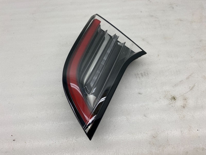 150208900B ⭕ 2017-2023 Model 3 Rear Right Inner Taillight LED Tail Lamp 4-Pin 1502089-00-B