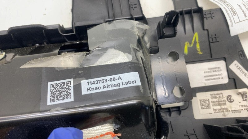 107782600E ⭕ 24-25 Tesla Model 3 Front Right Lower Knee Safety Airbag Module 1077826-00-E