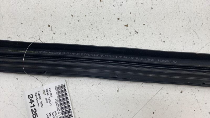 191098400D ⭕ 24-25 Model 3 Front Right Primary Body Weatherstrip Rubber Seal 1910984-00-D