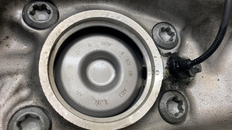 6861797 04 2017-2023 BMW 530e Front Left Spindle Knuckle Wheel Hub w/ ABS & Dust Shield RWD