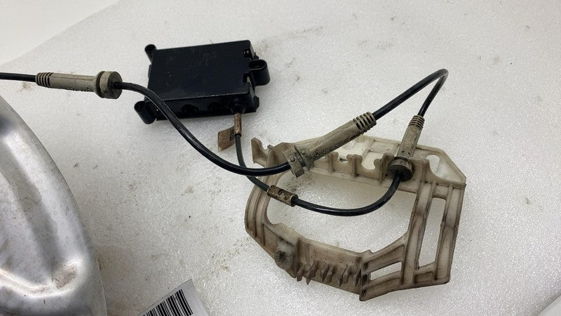 6861802 04 2017-2023 BMW 530e Rear Right Spindle Knuckle Wheel Hub w/ ABS & Dust Shield RWD