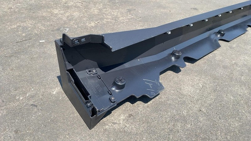 181659700C ⭕ 2024-2025 Cybertruck Left Rocker Panel Skirt Trim Molding Cover 1816597-00-C