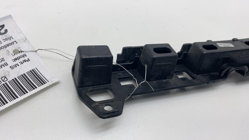 2018-2023 BMW 530e G30 Passenger Right Skirt Rocker Molding Support Br