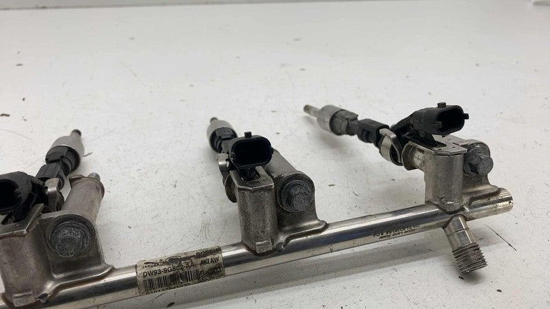 DW939G802AA ⭕ 14-17 Range Rover Sport Driver Side Fuel Rail w/ Injector Left DW93-9G802-AA