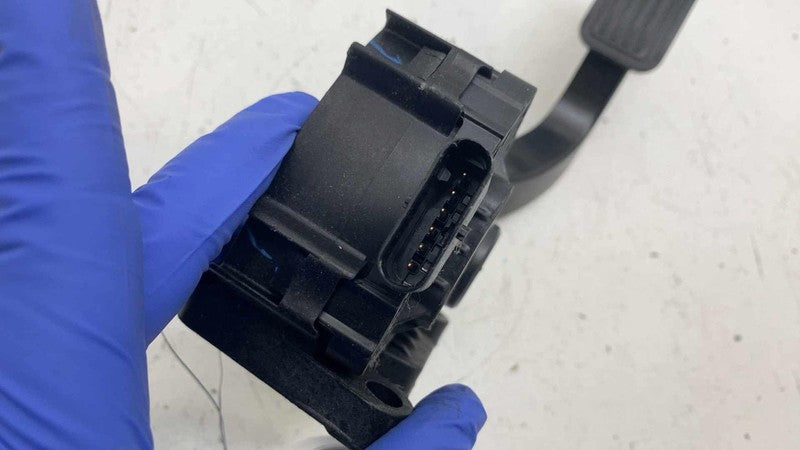 ⭕ 2024-2025 Tesla Model 3 M3 Front Accelerator Gas Pedal Throttle Sens