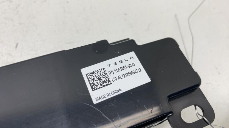 2017-2024 Tesla Model 3 Y WiFi Bluetooth Antenna Control Module 1585601-00-D OEM