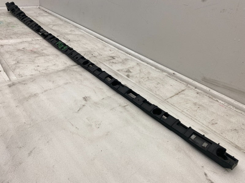 104669100B ⭕ 2016-2023 Tesla Model X Right Rocker Carrier Panel Trim Bracket 1046691-00-B