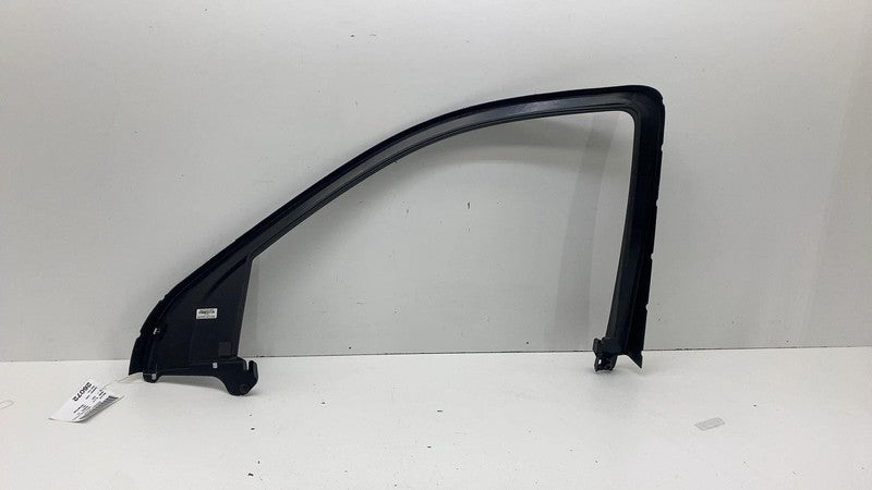 85534274 ⭕19-25 Chevrolet Silverado 1500 Driver Window Garnish Molding Trim Left 85534274