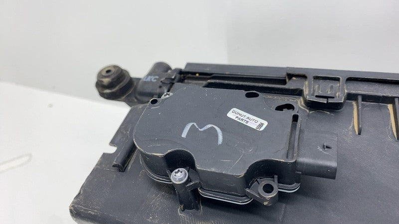 1058073-00-B ⭕12-20 Tesla Model S Radiator Shutter Air Duct Center Intake Grille 1058073-00-B