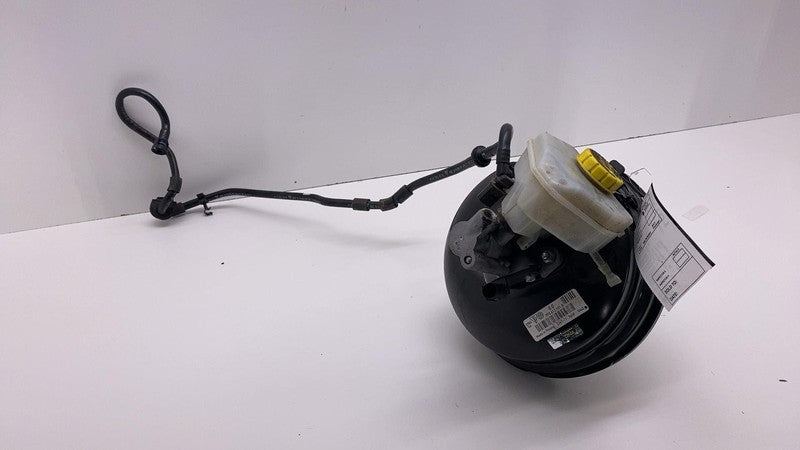 7P0612101B 2011-2018 Porsche Cayenne Power Brake Booster Master Cylinder w/ Reservoir OEM