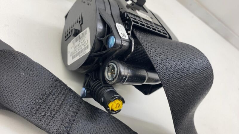 2020-2023 Tesla Model Y MY Front Right 1st Row Seat Belt and Retractor Assembly