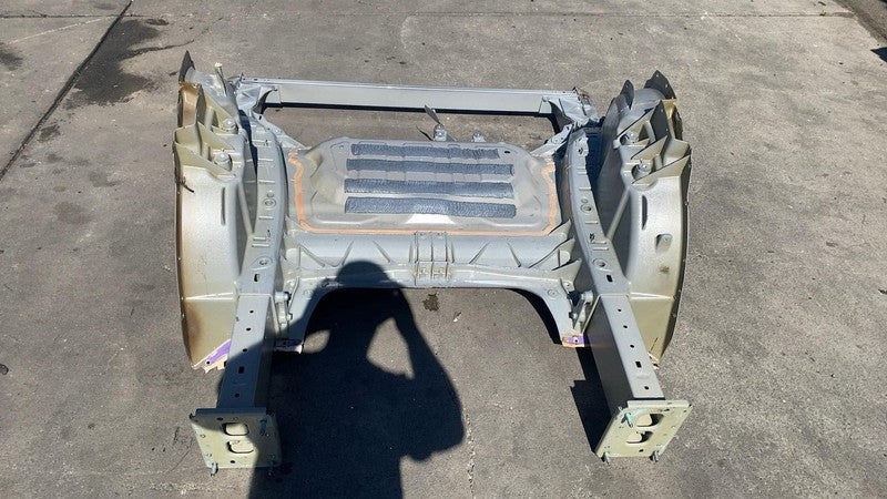 ⭕ 20-23 Tesla Model Y Rear Underbody Cast Rub Structural Assy (One-Pie