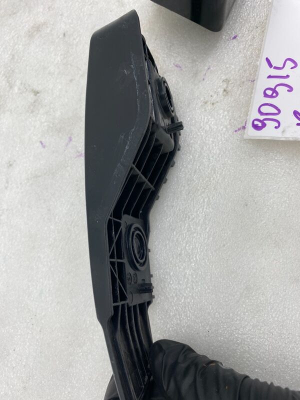 108399200D 2017-2023 Tesla Model 3 M3 Rear Left & Right Bumper Taillight Lamp Mount Bracket
