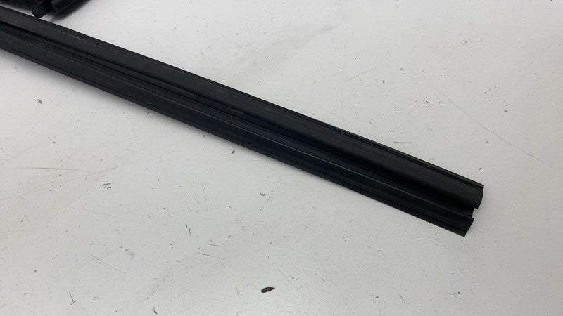 31108768 ⭕ 2021-2023 Polestar 2 Front Right Door Upper Weatherstrip Rubber Seal 31108768