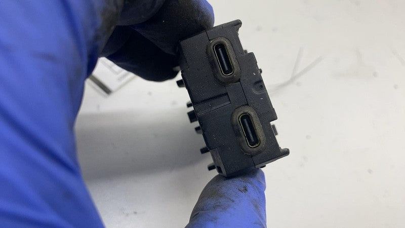 A 206 820 26 00 ⭕ 2022 Mercedes-Benz EQS 450+ Interior USB Charger Socket Interface A2068202600